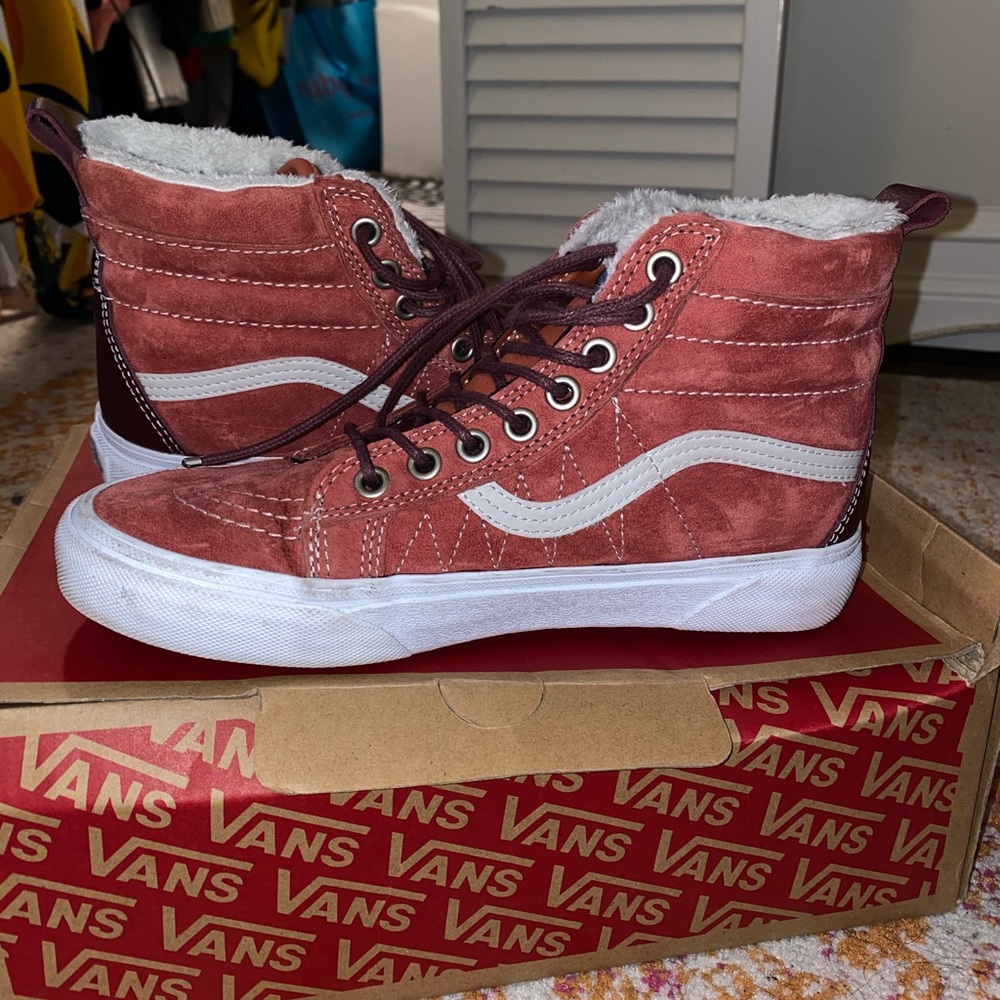 Sk8-Hi Mte Hot Sauce/Port Roya women’s size 7